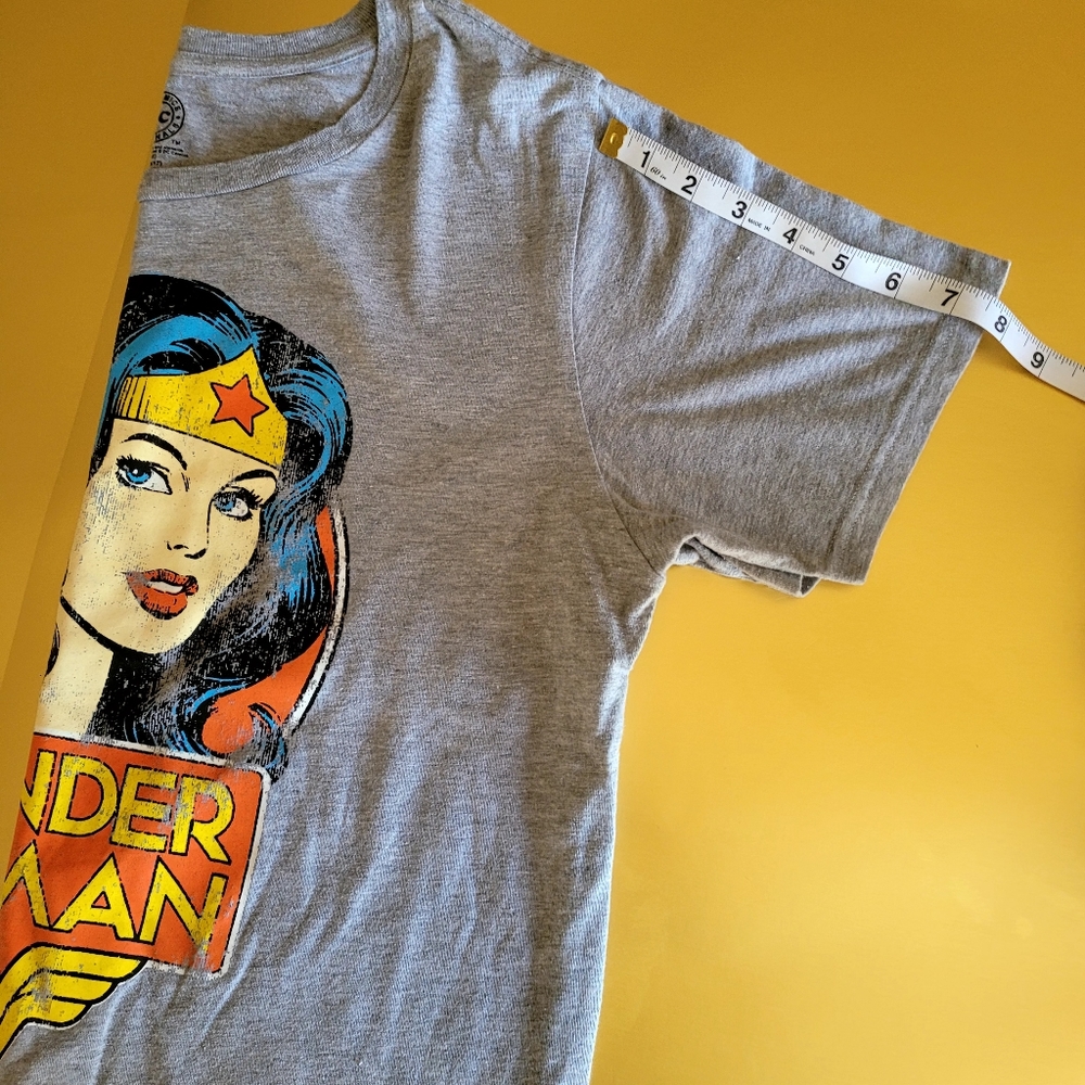 Women's XL(15/17) Gray Superwoman T-shirt - Picture 5 of 10